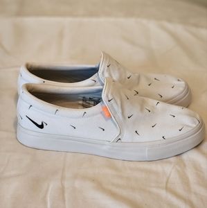 Nike Court Royale AC sz 8.5 Women's white Slip-on shoes